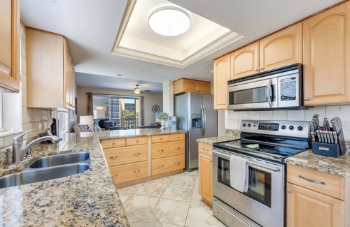 South Island Condo | 2B/2B Casa Marina 221 Island Condo! Water Views! Walk to Beach!