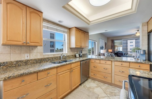 South Island Condo | 2B/2B Casa Marina 221 Island Condo! Water Views! Walk to Beach!