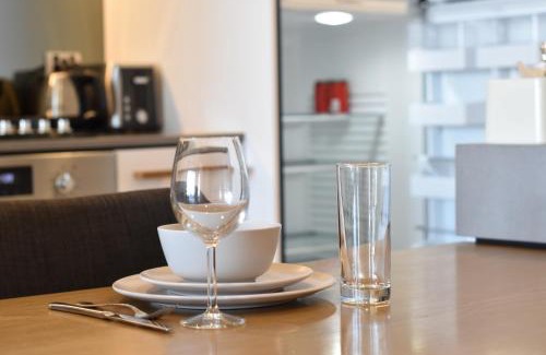 West Melbourne Apartment | 2B1B Cozy near Train Station + Free Parking!