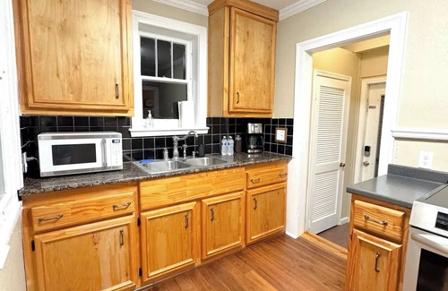 Northside House | 2B1BA Central - Airport, Riverside, Zoo, Beach