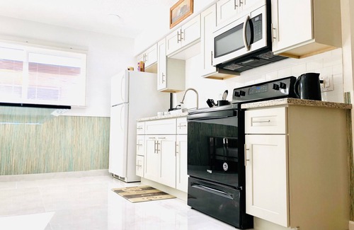 Beverly Green Apartment | 2BApartment,LasVegas,Strip,Pet-friendly,Lvcc,SALE,July4th,BestSpot,pool!