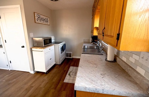Jefferson City House | 2BD, 1BA Home. 5-10 Minutes to ANYWHERE in JCMO!
