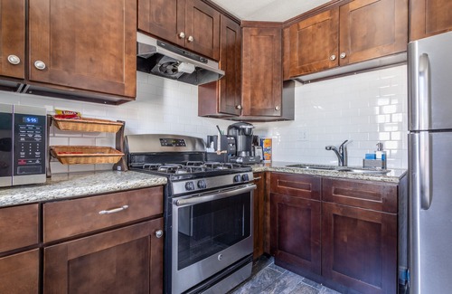 Whittier House | 2BD~1BA Home w/Parking and 1/2Acre Yard Space -20 min to Disney& Knott's