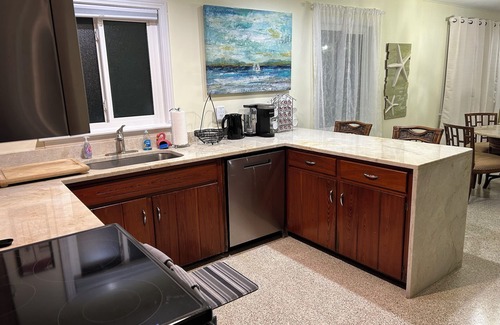 Sarasota Cottage | 2Bd+2 Ba beach cottage w/private front/back yard, screened porch, firepit, grill