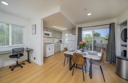Alhambra Condo | 2BD/2BA Apartment near DT Alhambra