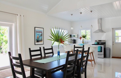 South Palmetto Point House | 2BD 2BA Ten Bay house, 2 min walk to beach