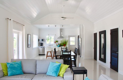 South Palmetto Point House | 2BD 2BA Ten Bay house, 2 min walk to beach