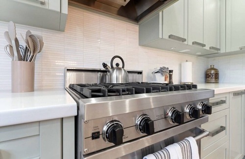 Burlington House | 2bdrm Spacious home in Burlington