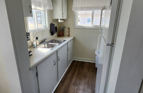 Gladstone Cottage | 2bed 1bath LAKE MI Fishing Cabin WiFi AC Deck Firepit Kayaks Paddle Boat Dock #7