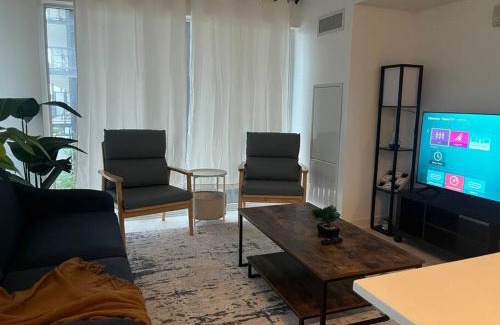 Aldershot Apartment | 2bed-Close to Niagara Falls-Go Station-Work desk