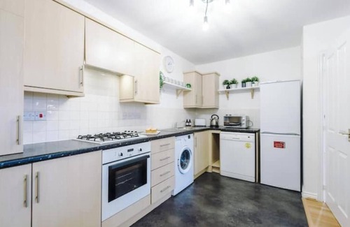 Coventry Apartment | 2Bed Oasis: Free Parking & Netflix, Near Centrenn