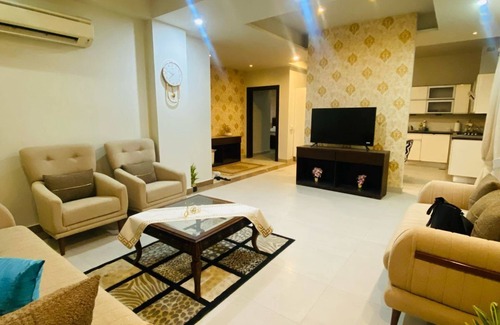 Islamabad Apartment | 2Bedroom BahriaTown-Manzar Holiday Homes