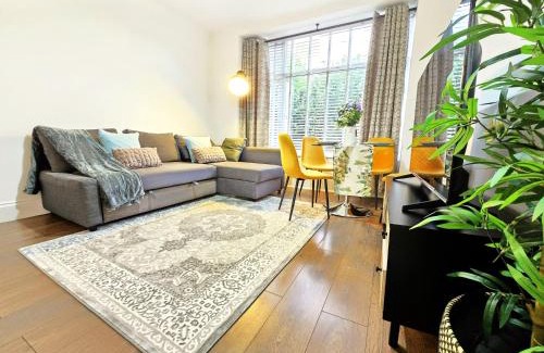Wimbledon Apartment | 2bedroom sleeps 5 Raynes Park London 30min to Central London Family Friendly