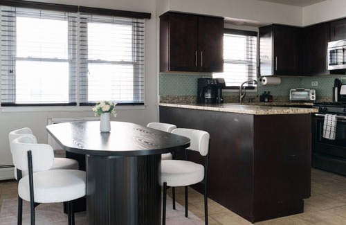 O'Hare Apartment | 2BR <10mins O’Hare &Transit Newly Furnished Modern