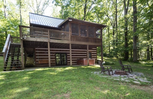 Gnaw Bone Cabin | 2BR, 2.5BA log cabin