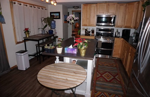 Huron Heights House | 2br 2ba house right on french creek w private hot tub.fully fenced in yard