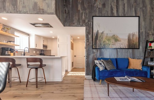 El Porto Condo | 2br 2bth in Prime Manhattan Beach! Huge Ocean View! Garage, & High-Speed Wi-Fi!
