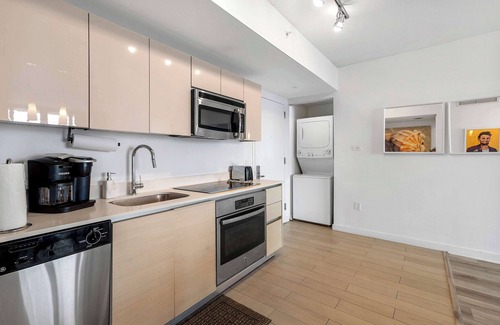 Hallandale Beach Apartment | 2BR Apartment with Balcony, Pool and Amenities