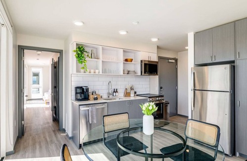 Lower Queen Anne Apartment | 2BR Apt Panoramic Seattle Views | Private Balcony