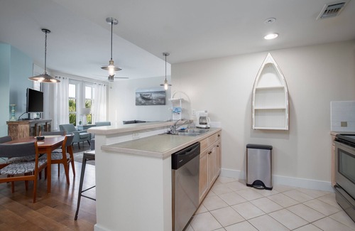 Baytowne Wharf Condo | 2BR Baytowne Condo! Tropical Lagoon Pool/Hot Tub, Tram to Beach, Fitness Room