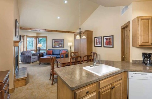 The Galena Territory Condo | 2br Condo Peaceful Vacation Galena!