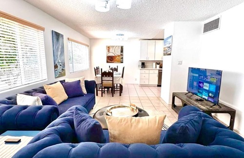 Tarzana House | 2BR Condo w/King Bed + 3 Pools, Hot Tubs, Basketball Court & More!