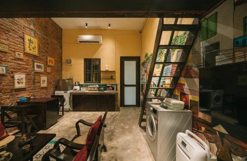 Hanoi Backpacker Quarter Apartment | 2BR Cultural house in the Heart of Old Quarter Washer&Dryer