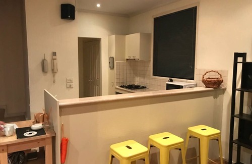 Kensington House | 2BR Fashionable Townhouse Flemington/Showgrounds/Melbourne