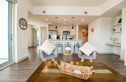 Third Ward Apartment | 2BR Fully Furnished Apartment Uptown - BOA Stadium apts