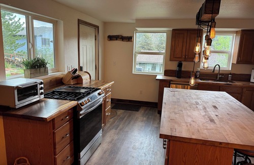 Evergreen Apartment | 2BR garden level apartment close to red rocks, hiking, skiing