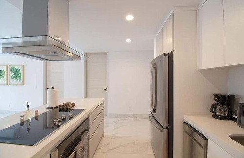 El Tezal Apartment | 2BR Gem: City & Beach