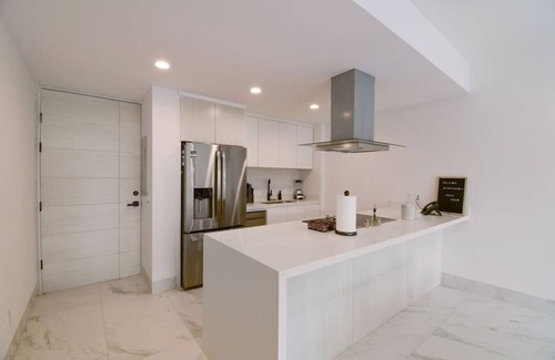 El Tezal Apartment | 2BR Gem: City & Beach