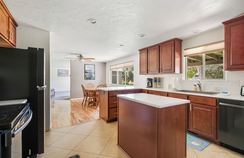 Southeast Bend House | 2BR Hot Tub Dog Friendly - 2mi to Old Mill