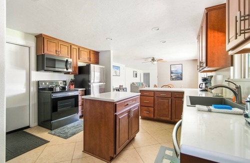 Southeast Bend House | 2BR Hot Tub Dog Friendly - 2mi to Old Mill