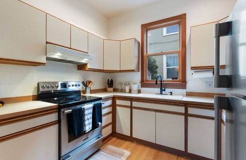 Corbett - Terwilliger - Lair Hill House | 2BR + loft with work space
