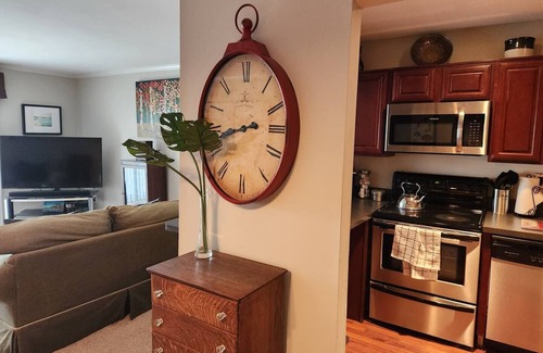 Cheltenham Apartment | 2BR, Long Term Monthly Discount