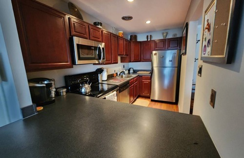 Cheltenham Apartment | 2BR, Long Term Monthly Discount