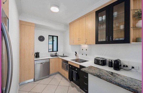 Townsville Apartment | 2br Marina Apartment -Walk to Strand-Ferry-Casino