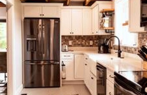 Arnot Cabin | 2BR Mountain Cabin | Renovated 1800s + Scenic Views