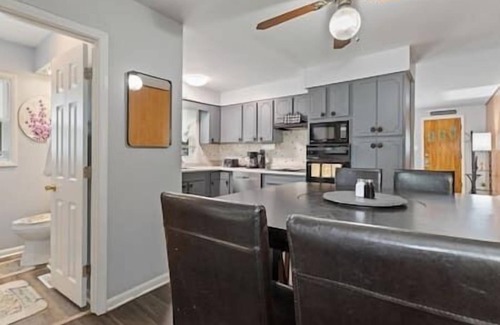 Crete Apartment | 2BR+Office Apt. Chicago South Suburbs Near Indiana