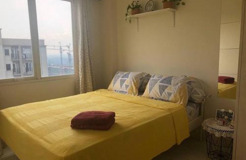 Gunung Putri Apartment | 2BR Podomoro Golf View Cimanggis with Netflix near exit Toll Jagorawi