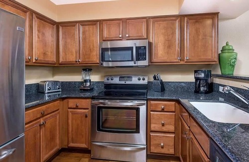 Round Hill Village Condo | 2br Presidential Condo Hike, fish, Swim!