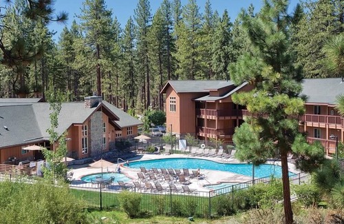 Round Hill Village Condo | 2br Presidential Condo Hike, fish, Swim!
