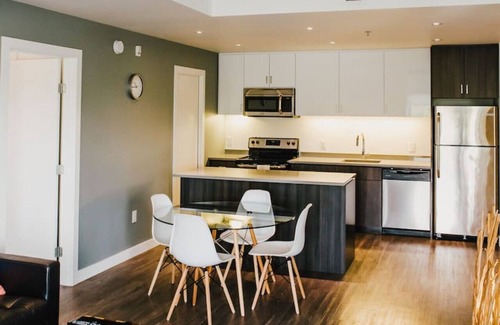 Winnipeg Apartment | 2BR Retreat with Gym, near Assiniboine Park Trails