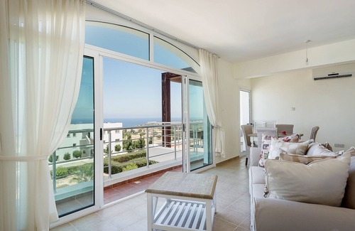 Kucukerenkoy Apartment | 2BR Scenic Penthouse Apt with roof top BBQ