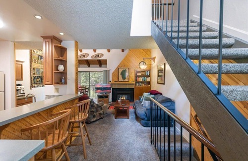Carnelian Woods Condo | 2BR Townhome-Walk to Beach or Trails