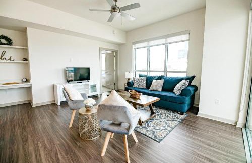 Third Ward Apartment | 2BR Uptown Furnished Apartment near Truist Fields apts