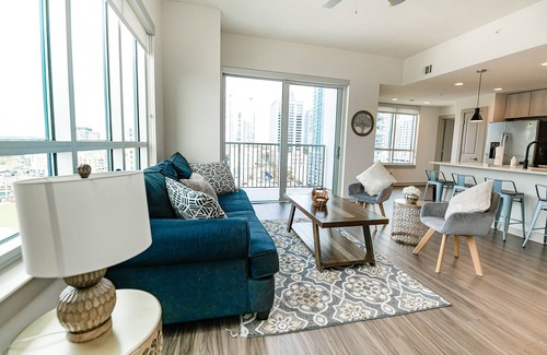 Third Ward Apartment | 2BR Uptown Furnished Apartment near Truist Fields by RedAwning