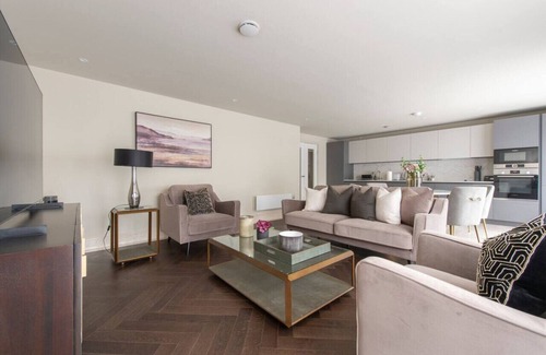 Chigwell Apartment | 2BR Urban Vista Retreat