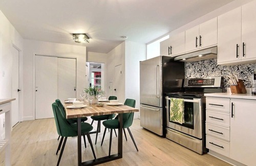 Quartier 5-4 Apartment | 2BR w/Hot Tub & 2 Parking | 8 min to Old Quebec